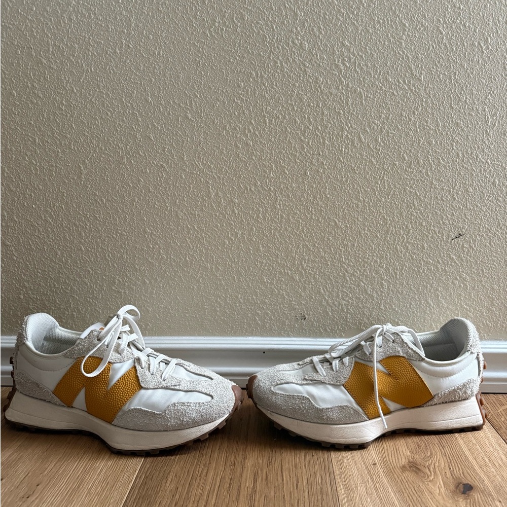 New Balance 327